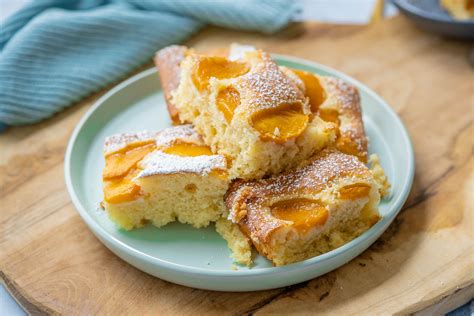 Pfirsich Joghurt Kuchen - Serviert mit Kaffee