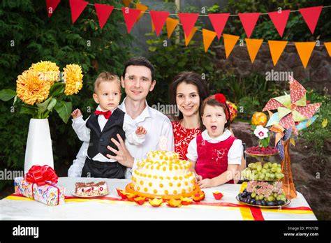 Pfirsich Torte auf einem festlich gedeckten Tisch