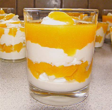 Pfirsich-Maracuja-Dessert im Glas