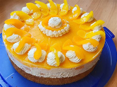 Pfirsich-Maracuja-Torte angeschnitten