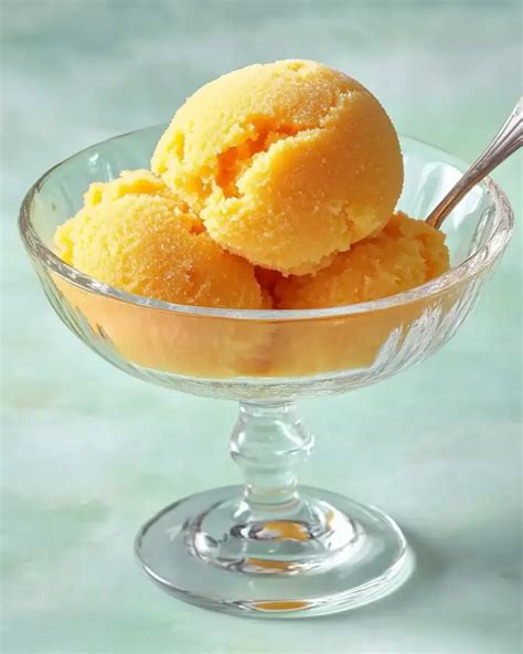 Pfirsich-Sorbet in Schalen