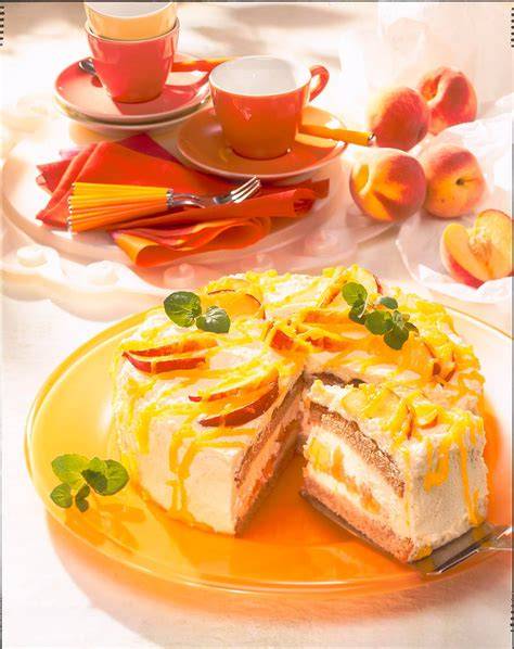 Pfirsich-Spiegel auf Cremetorte