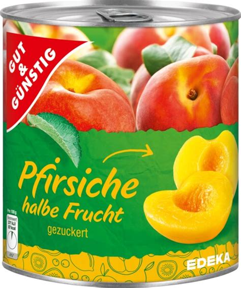 Pfirsiche in Dosen und geschnittene Pfirsichstücke auf Sieb