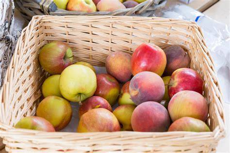 Pfirsiche und Äpfel für Marmelade