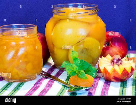 Pfirsiche und Glas Marmelade