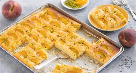 Pfirsichkuchen auf dem Blech