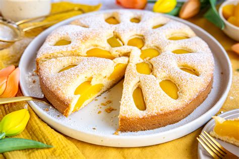 Pfirsichkuchen im Anschnitt