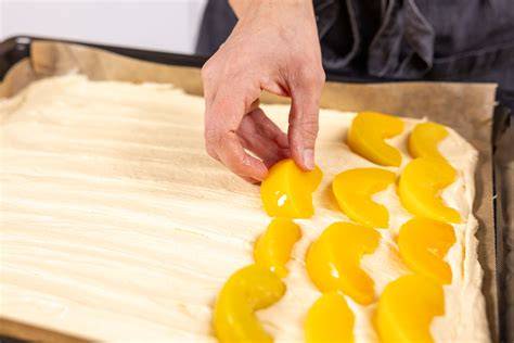 Pfirsichkuchen vom Blech - Zutaten und Schritt-für-Schritt-Visualisierung