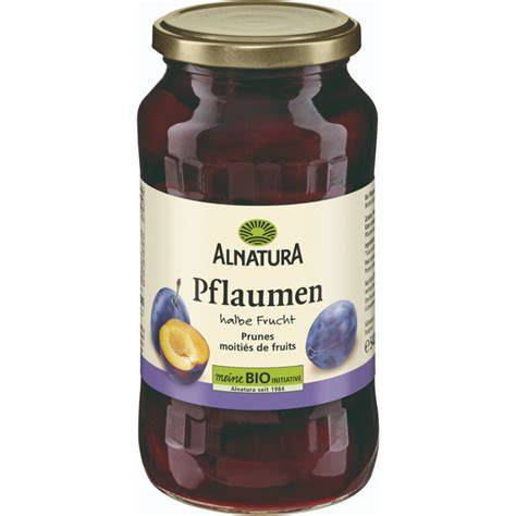 Pflaumen halbiert im Topf