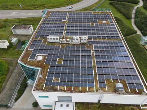 Photovoltaik- und Holzpellet-Anlage auf dem Firmengelände
