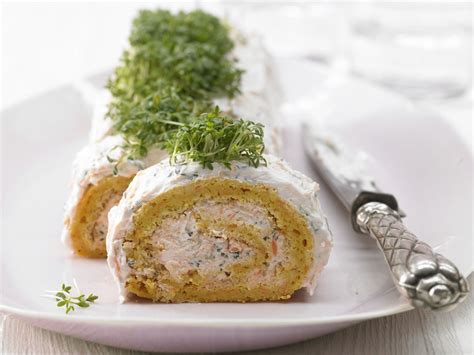 Pikante Biskuitrolle mit Pilzfüllung