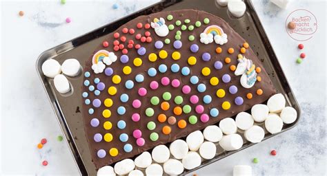 Pinata-Cake mit kunterbunter Überraschungsfüllung aus Smarties