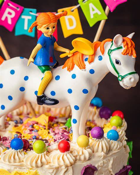 Pippi Langstrumpf Torte mit bunten Klecksen und Spielfigur