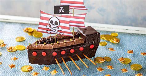 Piratenschiff-Kuchen mit Schokoladen-Reling und Mannschaft
