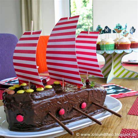 Piratenschiff-Torte Deko, bunte Schokolinsen & Segel