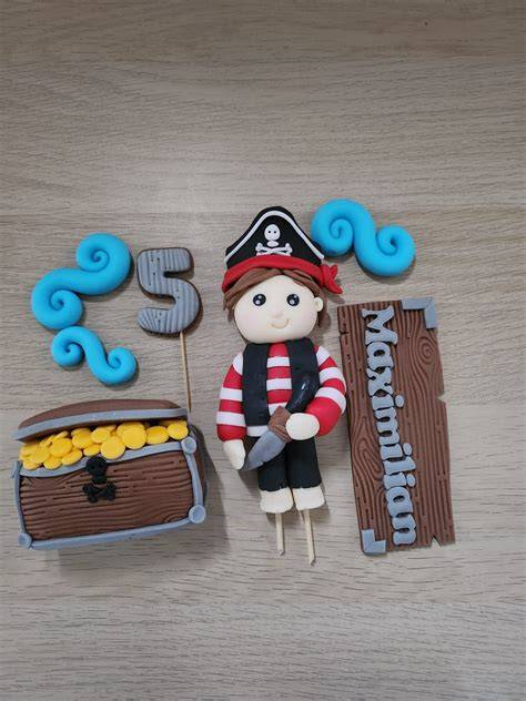 Piratenschiff-Torte mit Fondant-Deko, Schatztruhe und Meerestieren