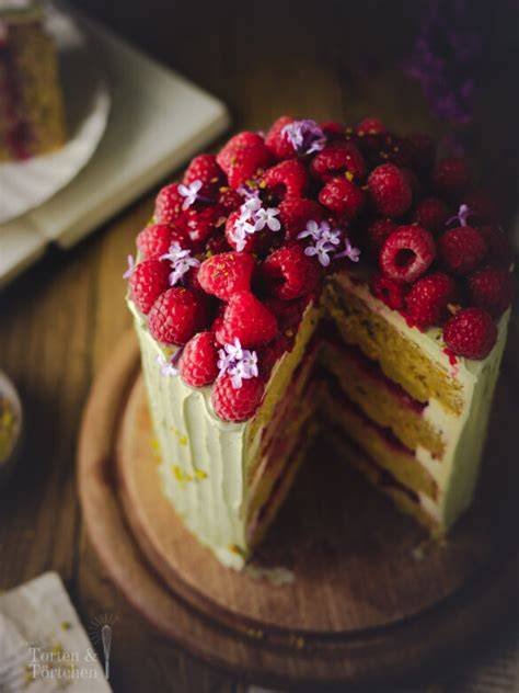 Pistazien-Himbeer-Torte mit fruchtiger Himbeerfüllung und Pistazien-Ganache