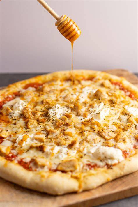 Pizza mit Hot Honey als Topping