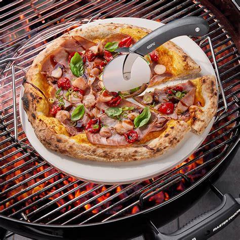 Pizzastein mit gebackenen Blätterteig-Tartes