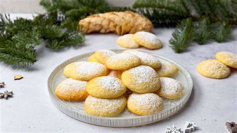 Plätzchen im Puderzucker-Winterkleid