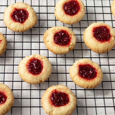 Plätzchen mit Marmelade füllen und verzieren