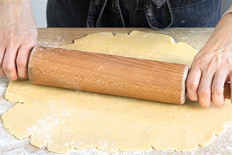 Plätzchenteig ausrollen mit Backpapier
