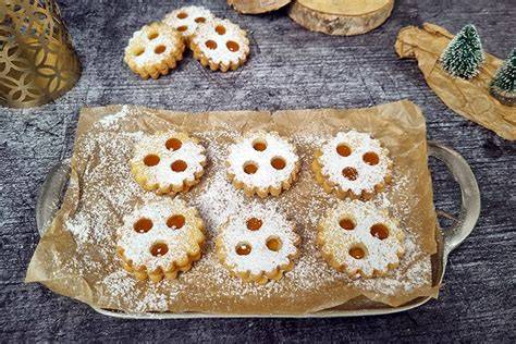 Plätzchenvielfalt mit Mandeln: Linzer, Vanille und klassische Mandelkekse
