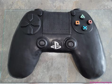 PlayStation Controller Torte fertig dekoriert