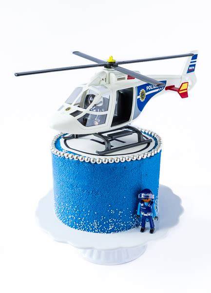 Playmobil Hubschrauber auf Torte