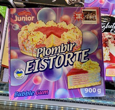 Plombir Eistorte mit bunten Streuseln
