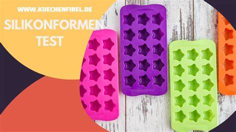 Polycarbonat Hohlkörper und Silikonformen nebeneinander