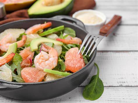 Pomelo-Salat mit Garnelen und Avocado