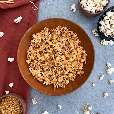 Popcorn in Schale mit Gewürzvarianten