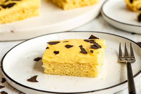 Portionierte Eierlikörkuchen vom Blech
