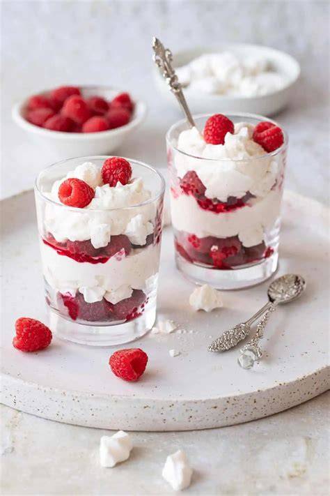 Portioniertes Himbeertraum Dessert im Glas