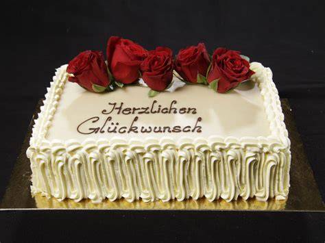 Portionsgrößen einer rechteckigen Torte (5x10x2,5 cm), Vergleich verschiedener Anlässe