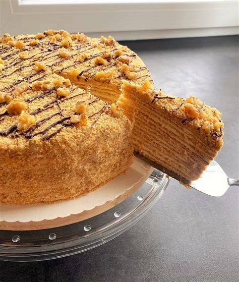 Porträt Gevorg Avetisyan mit Marlenka Torte