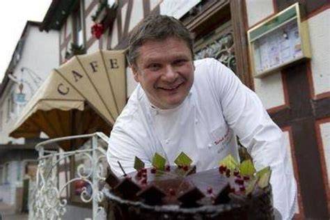 Porträt von Bernd Siefert in seiner Konditorei