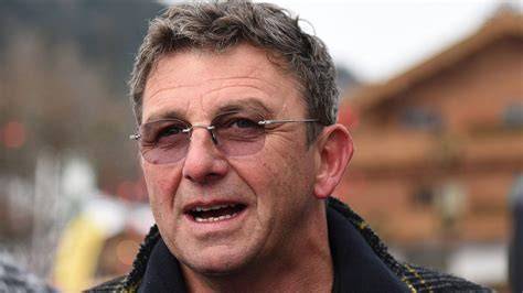Porträt von Hans Musch und seine Bienenstöcke