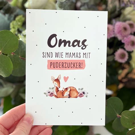 Postkarte A6 mit dem Spruch „Omas sind wie Mamas nur mit Puderzucker”