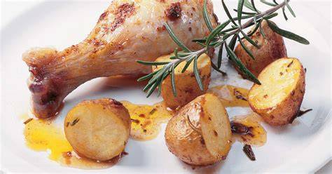 Pouletschenkel mit Kartoffeln und Thymian in Gratinform