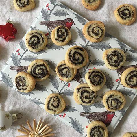 Präsentation: Mohnplätzchen auf dem Weihnachtsteller