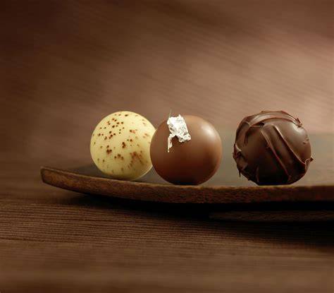 Pralinen Kugeln in Geschenkverpackungen