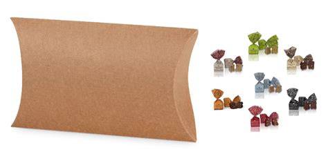 Pralinen als Geschenk dekorativ verpackt für verschiedene Anlässe