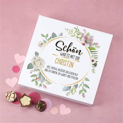 Pralinen als Geschenk in dekorativer Schachtel und Pralinenkapseln