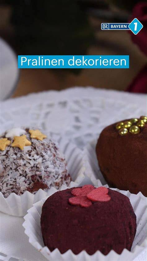 Pralinen dekorieren: Kakaobutterfarbe, Nüsse, Goldstaub