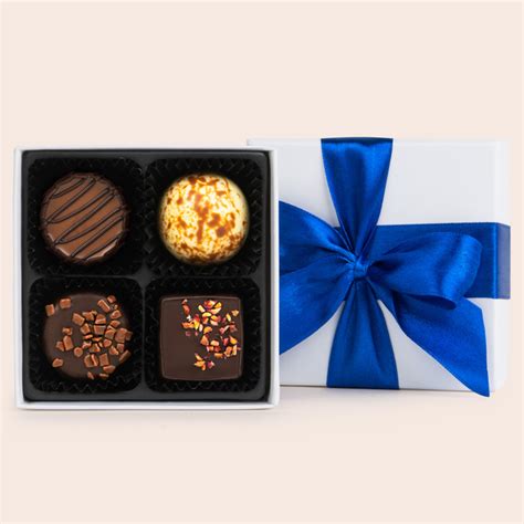Pralinen hübsch verpackt als Geschenk