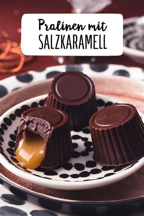 Pralinen in Silikonform gefüllt mit Kokosfüllung