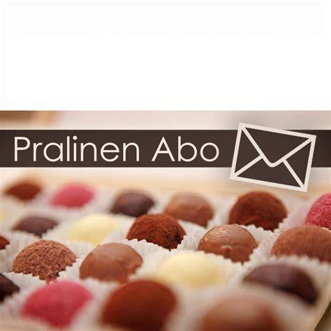 Pralinen in verschiedenen Kartonverpackungen
