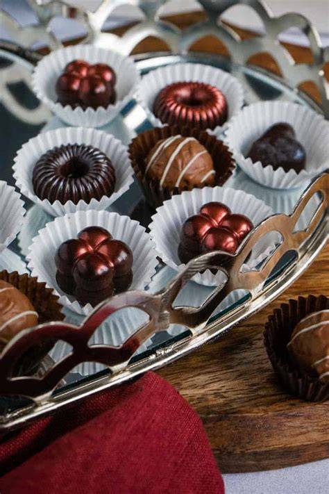 Pralinen mit Ganache-, Nougat- und Fruchtfüllungen